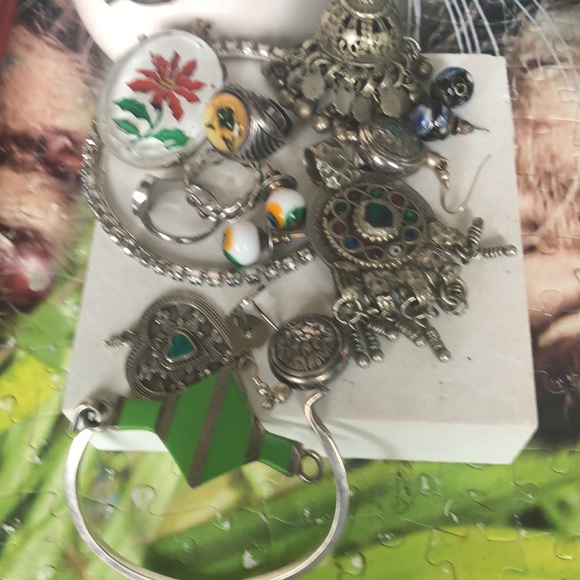 Jewelry - Bundle of mismatched fashion jewelry pieces